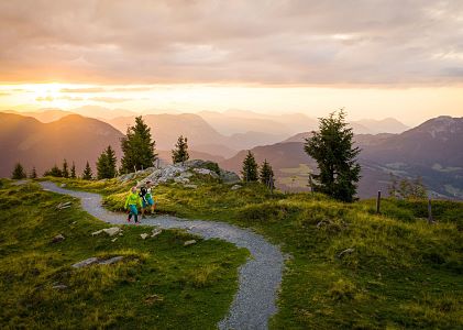 Hiking-with-Sunset-Scheffau-Photo-Stefan-Leitner-2